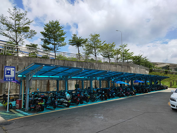 電動車充電樁被霸占，沒地方放電怎么辦